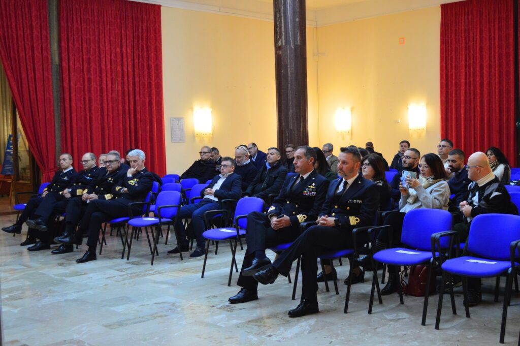 Grande successo per il 1° convegno dell'Unione Sindacale Italiana Marina presso il Circolo Ufficiali Marina Militare di Taranto. Taranto