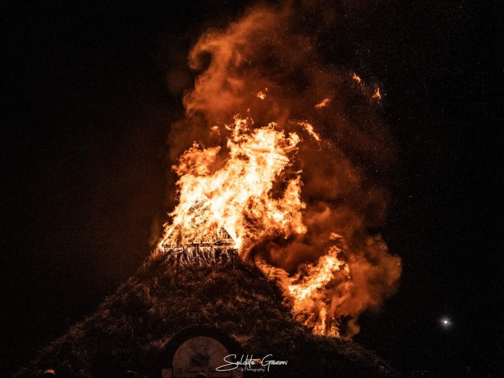 La Foc’ra di San Ciro a Grottaglie: storia, culto, folklore e tradizione