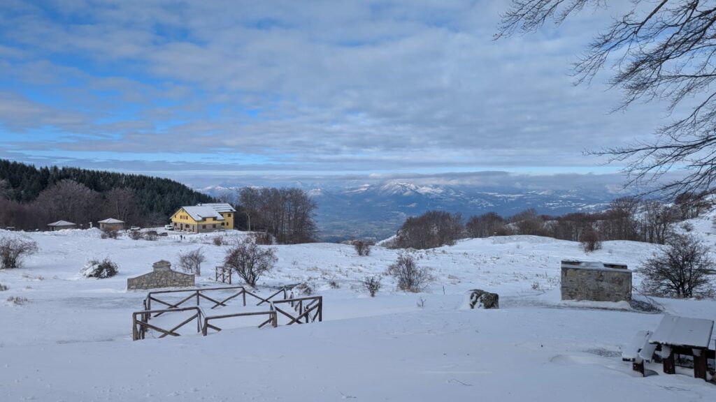 A Rotonda, porta del Parco del Pollino, tanta neve e la possibilità di fare ciaspolate, passeggiate e sci di fondo per una full immersion in un paradiso in Terra
