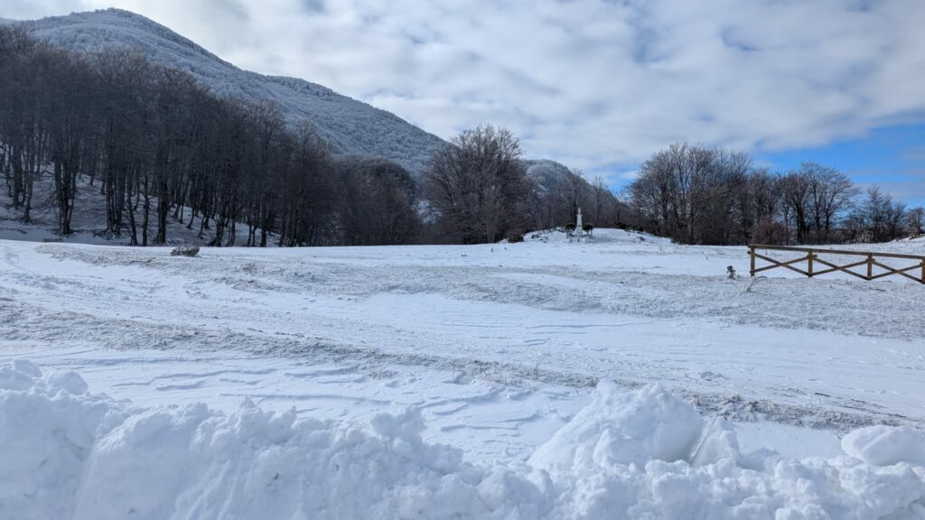 A Rotonda, porta del Parco del Pollino, tanta neve e la possibilità di fare ciaspolate, passeggiate e sci di fondo per una full immersion in un paradiso in Terra