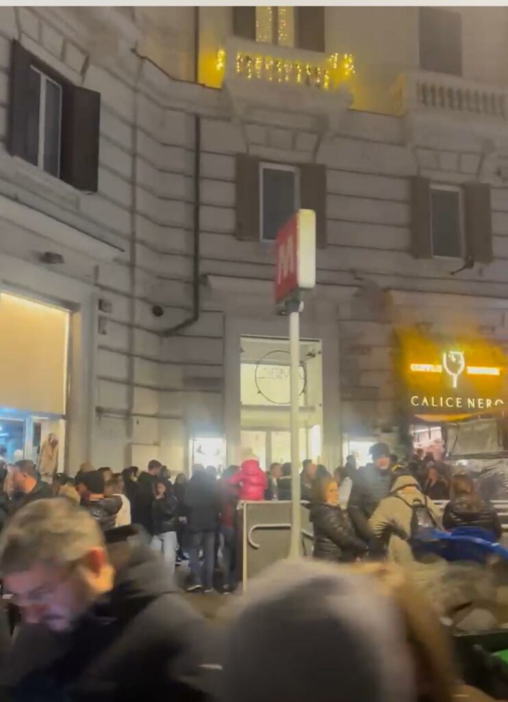 Traffico in tilt al Vomero per l’apertura del pop up store del dolce ungherese “Chimney Cake”