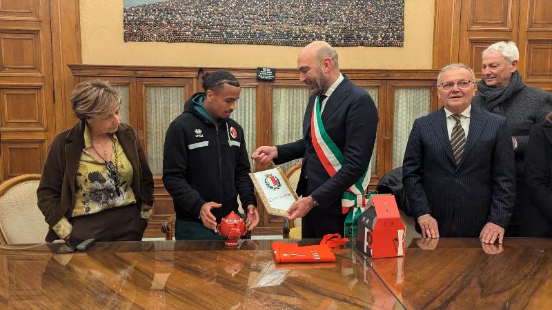 Il sindaco Vito Leccese accoglie a Palazzo di Città il calciatore del Bari Mehdi Bari