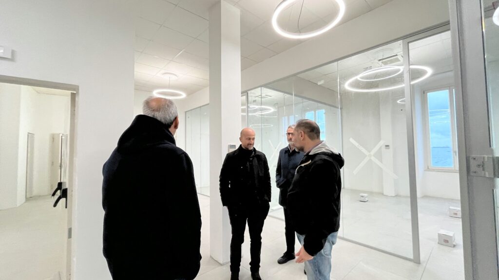 LA RIGENERAZIONE DELLA CITTA’ VECCHIA È REALTA’: IN SETTIMANA SI INAUGURA IL PRIMO TRATTO DEL WATERFRONT, AD APRILE SI CONSEGNANO PALAZZO TROILO, PALAZZO AMATI E CASA PAISIELLO