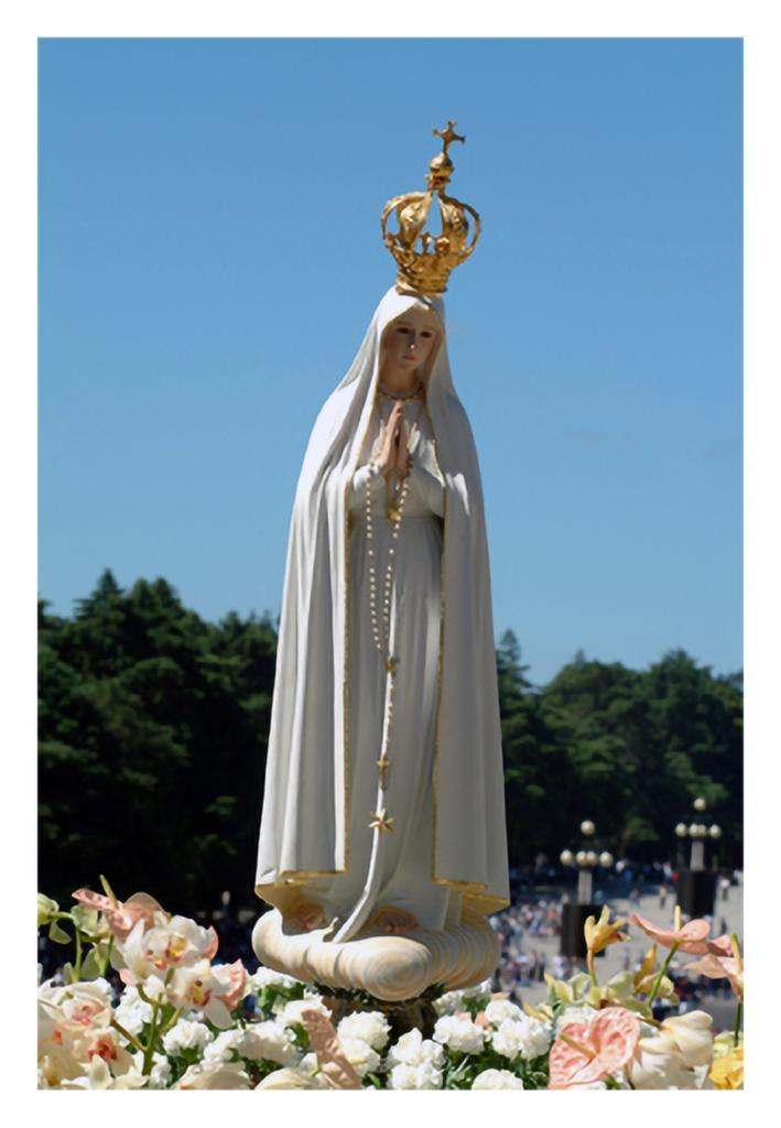 IL SALUTO DEI FEDELI PISTICCESI ALLA MADONNA DI FATIMA DOPO LA TRE GIORNI NELLA CHIESA DI S.ANTONIO