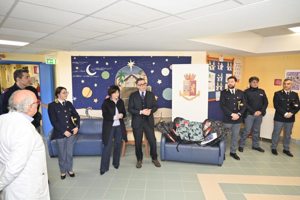La Polizia di Stato di Matera commemora Giovanni Palatucci: il Questore Emma Ivagnes nel reparto di pediatria dell’ospedale “Madonna delle Grazie” per raccontare l’eroe di Fiume ai bambini