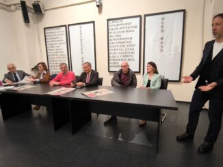 Agebeo e Amici di Vincenzo Odv Ets: stamattina la presentazione dello spettacolo “Fellinirota”, in programma il 1° aprile all’AncheCinema, e del cambio alla presidenza dell’associazione