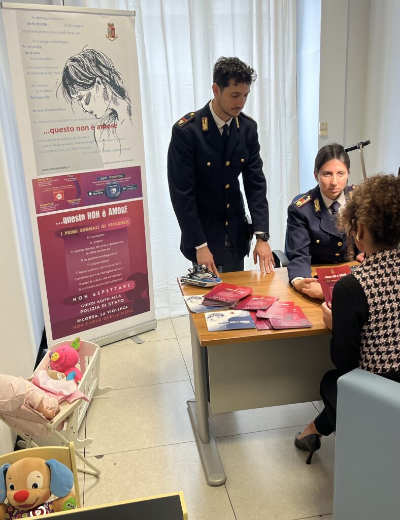 BARI: INAUGURATA DALLA POLIZIA DI STATO LA “STANZA DI ASCOLTO RISERVATO” bari