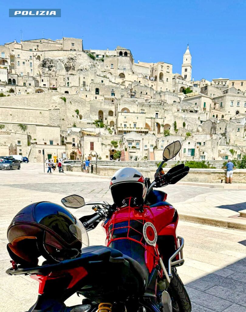 Matera, la Polizia di Stato indaga sulle truffe ai danni di anziani: avvisi di conclusione delle indagini preliminari notificati ad un 35enne, due 25enni e un 20enne, tutti originari della provincia di Napoli.
