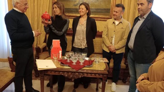 14-04-25 questa mattina il sindaco di Foglianise in visita a Palazzo di Città per commemorare il giovane sportivo Antonio_1