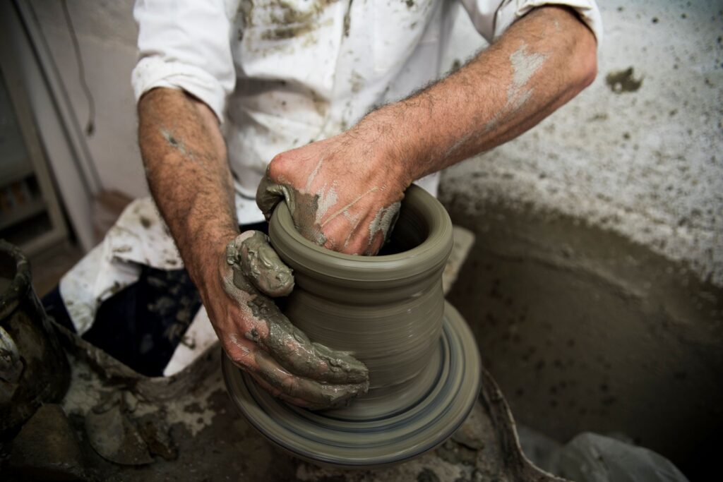 Grottaglie (TA), crocevia globale dell’arte: la XXXII edizione del Concorso di Ceramica Contemporanea “Mediterraneo” accende i riflettori sull’eccellenza creativa grottaglie