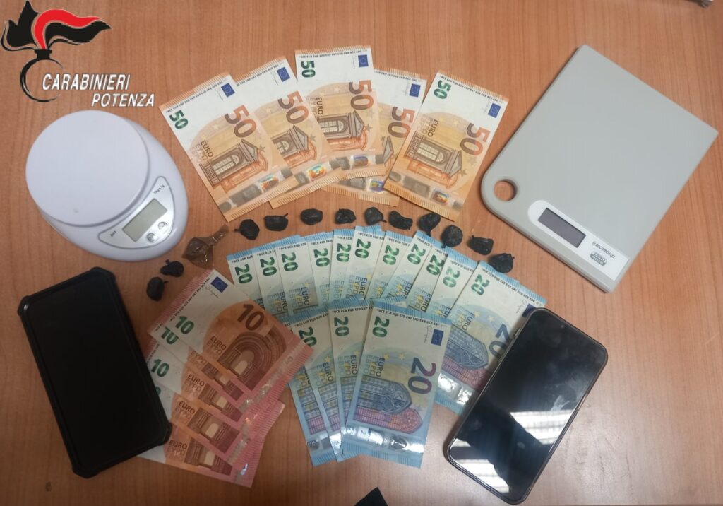 POTENZA: COCAINA NEL WATER DURANTE LA PERQUISIZIONE. I CARABINIERI ARRESTANO UNA COPPIA DI ORIGINI DOMINICANE PER DETENZIONE DI STUPEFACENTI. carabinieri