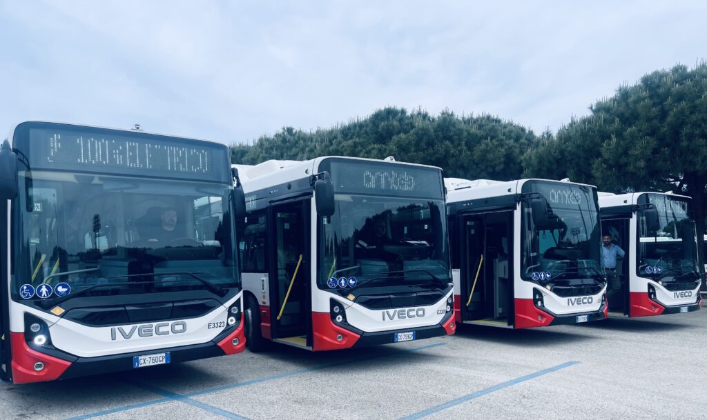 PRIMI AUTOBUS ELETTRICI IN CIRCOLAZIONE
