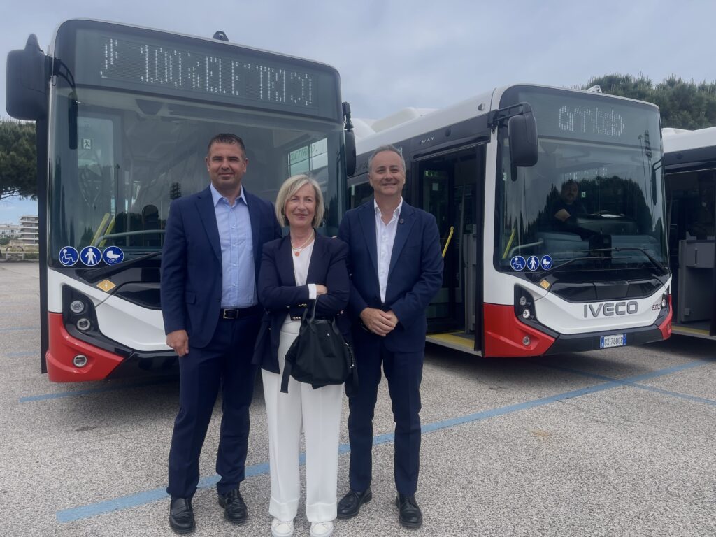 PRIMI AUTOBUS ELETTRICI IN CIRCOLAZIONE