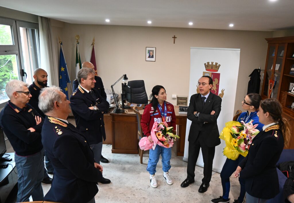 Polizia di Stato - Il Questore di Potenza riceve le campionesse Terryana e Orsola D'ONOFRIO