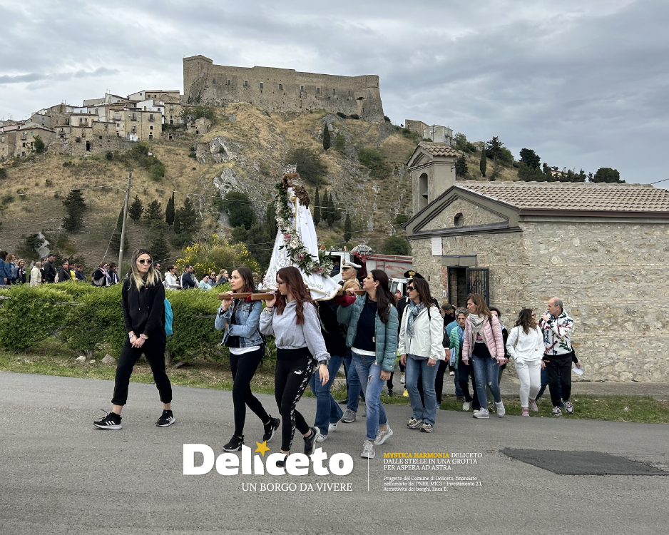 Deliceto in processione nel verde delle campagne per la Madonna dell’Olmitello