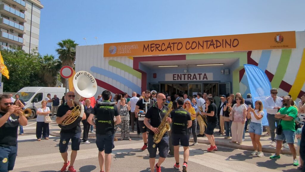 INAUGURATO IL MERCATO CONTADINO DI COLDIRETTI IN VIA AMENDOLA