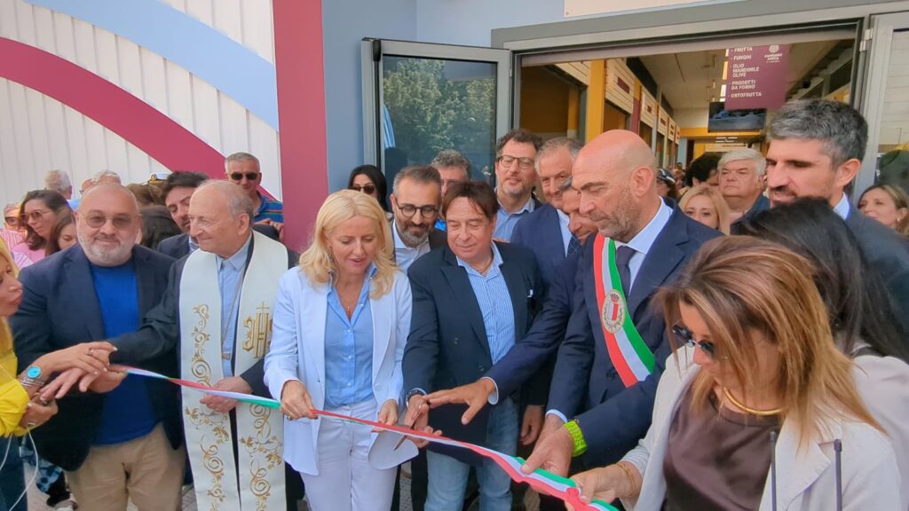 INAUGURATO IL MERCATO CONTADINO DI COLDIRETTI IN VIA AMENDOLA