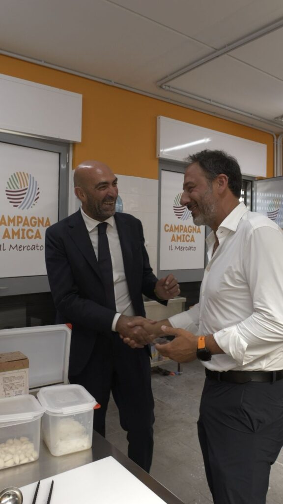 INAUGURATO IL MERCATO CONTADINO DI COLDIRETTI IN VIA AMENDOLA