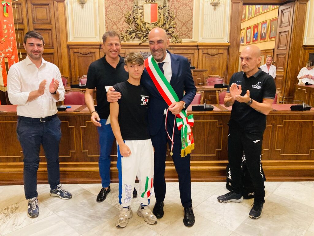 STAMATTINA LA CONSEGNA DEGLI ATTESTATI DI RICONOSCIMENTO A 16 GIOVANI ATLETI BARESI E DELLA TARGA A SAVERIO BOTTALICO
