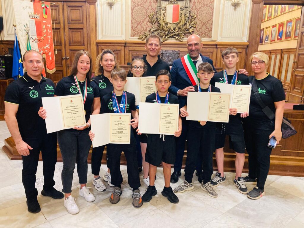 STAMATTINA LA CONSEGNA DEGLI ATTESTATI DI RICONOSCIMENTO A 16 GIOVANI ATLETI BARESI E DELLA TARGA A SAVERIO BOTTALICO