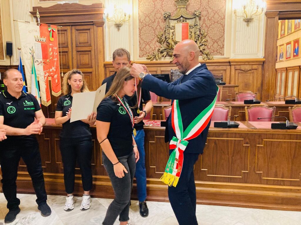 STAMATTINA LA CONSEGNA DEGLI ATTESTATI DI RICONOSCIMENTO A 16 GIOVANI ATLETI BARESI E DELLA TARGA A SAVERIO BOTTALICO