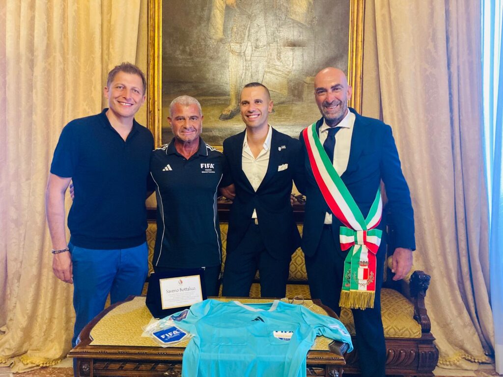 STAMATTINA LA CONSEGNA DEGLI ATTESTATI DI RICONOSCIMENTO A 16 GIOVANI ATLETI BARESI E DELLA TARGA A SAVERIO BOTTALICO