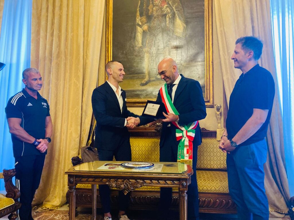 STAMATTINA LA CONSEGNA DEGLI ATTESTATI DI RICONOSCIMENTO A 16 GIOVANI ATLETI BARESI E DELLA TARGA A SAVERIO BOTTALICO