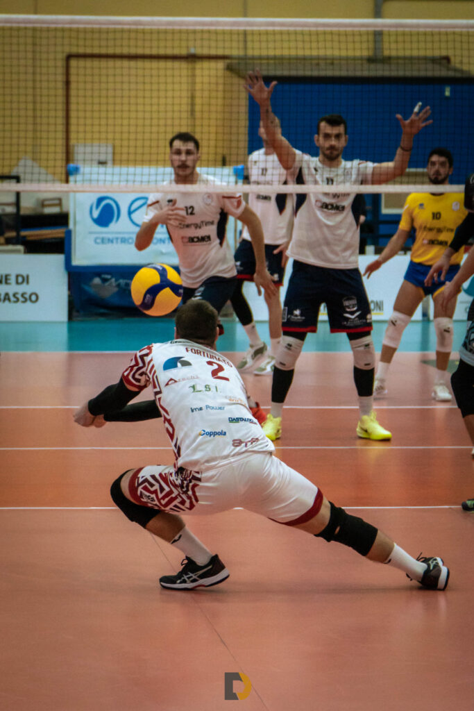 LAGONEGRO (PZ) - Nicola Fortunato, il capitano della promozione in A2 della Rinascita Volley Lagonegro, indosserà la casacca biancorossa anche nella stagione 2025/2026.
