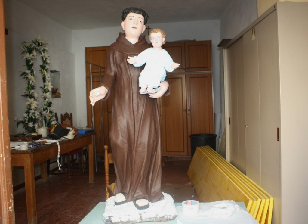 Roseto Capo Spulico (CS): una mostra racconta il restauro della statua di Sant’Antonio nel cuore dei festeggiamenti