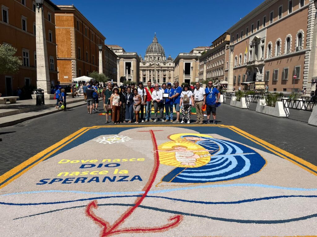 Il profumo di Rotonda a San Pietro: gli infioratori di nuovo protagonisti a Roma