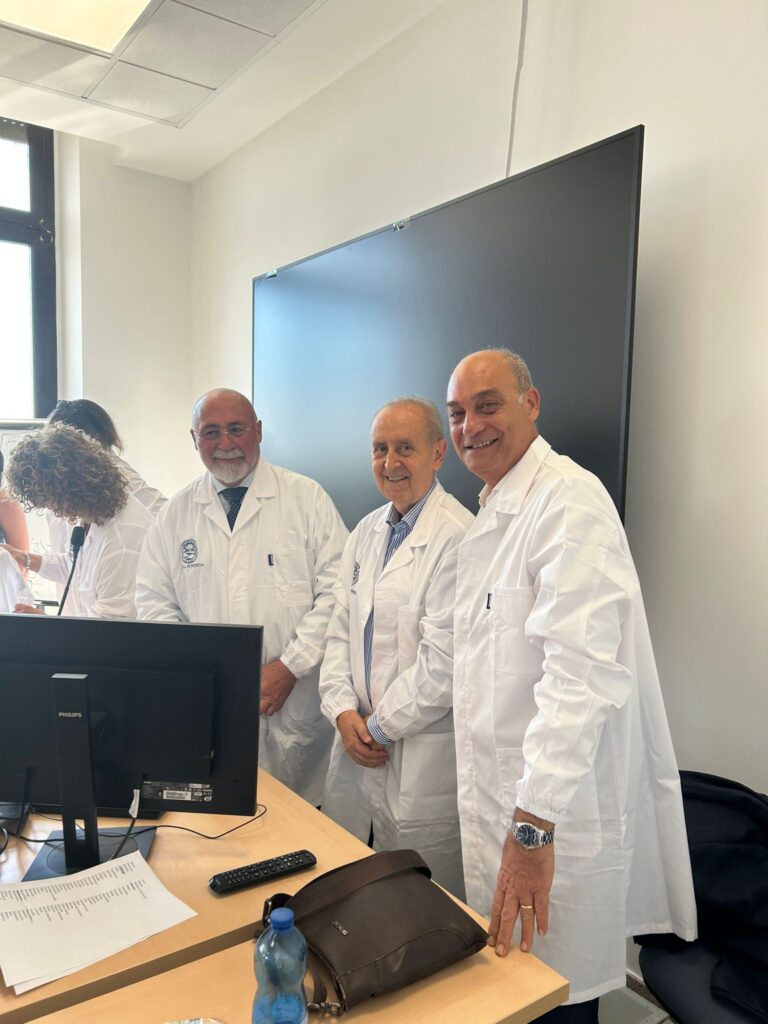 Taranto, 4 luglio 2025 – Consegna dei camici agli studenti di Medicina. Ieri la cerimonia presso la Banca dei Saperi di Taranto. taranto