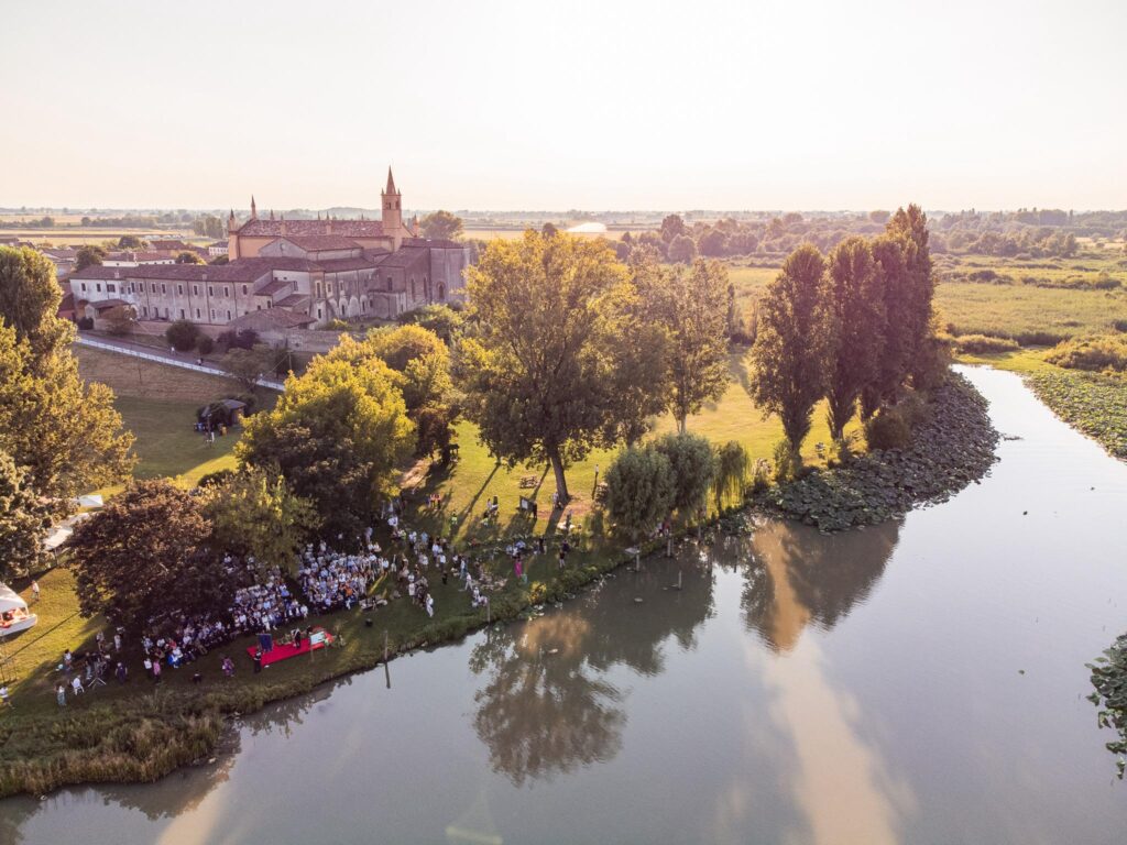 Ferragosto nel borgo mantovano di Grazie per l’Antichissima Fiera: 600 anni di arte, fede e meraviglia borgo