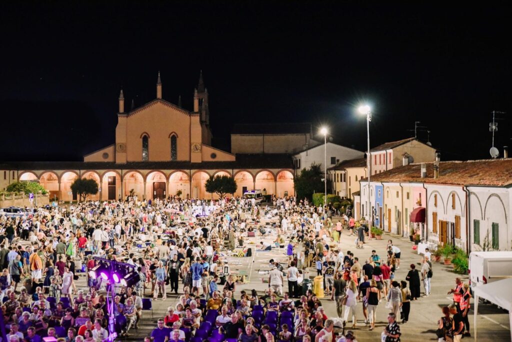 Ferragosto nel borgo mantovano di Grazie per l’Antichissima Fiera: 600 anni di arte, fede e meraviglia borgo