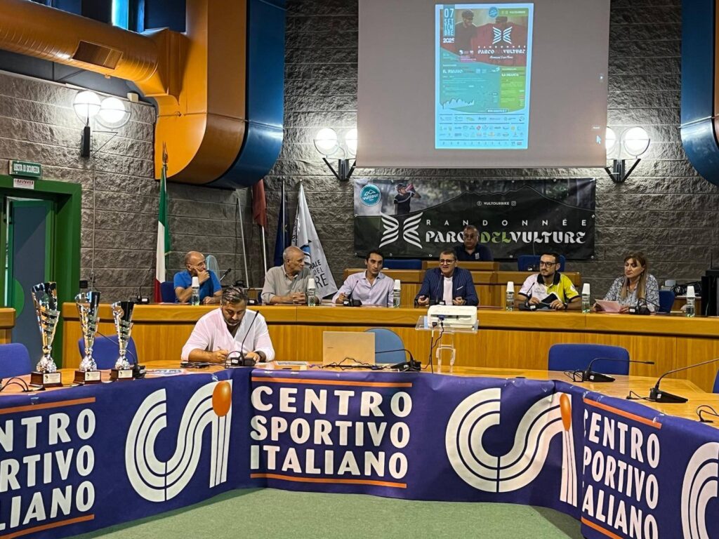 Una gara ciclistica nazionale targata CSI tra il verde del Vulture